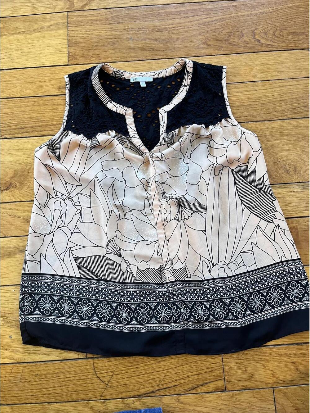 DR2 Sleeveless Floral and Lace Blouse
